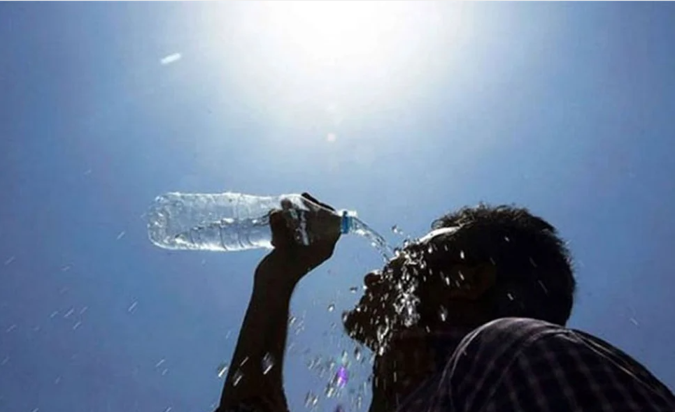 কমছেই না গরমের তীব্র...