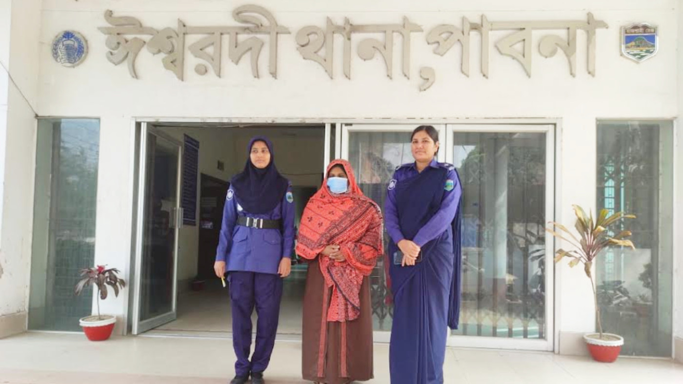 আট কুকুরছানা হত্যা,...