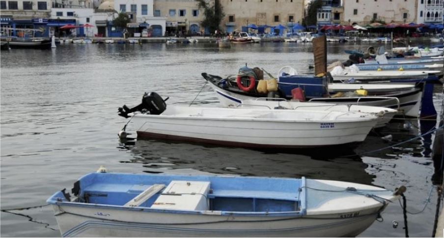 তিউনিসিয়া উপকূলে নৌ-...