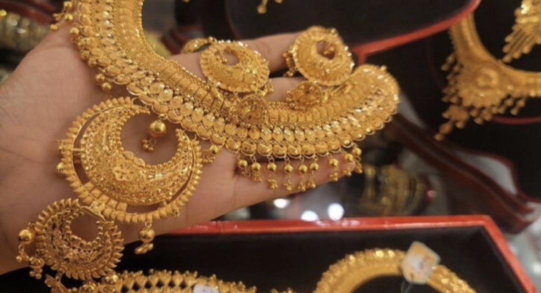 স্বর্ণের দামে আবার হ...