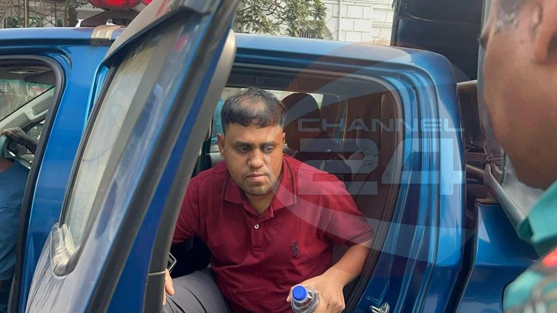 আশুলিয়ায় গুলিবিদ্ধ ৪৬ লাশ পোড়ানোর ঘটনায় পুলিশ কর্মকর্তা গ্রেপ্তার