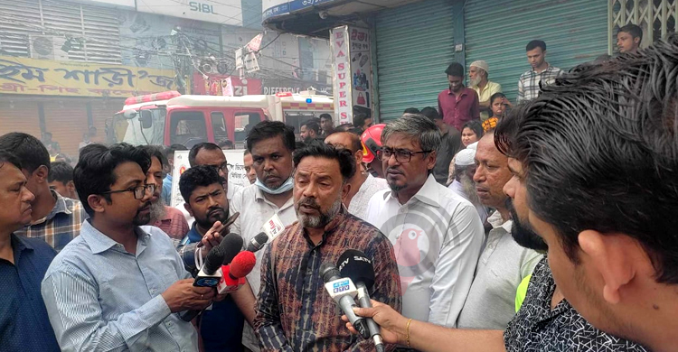 দোকান মালিক সমিতির প্রশ্ন মার্কেট ঝুঁকিপূর্ণ থাকলে ভেঙে দেওয়া হলো না কেন