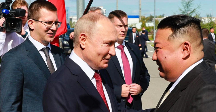 কিমের আমন্ত্রণ গ্রহণ...