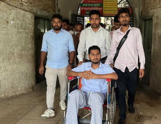 ১৮ দিন পর হাসপাতাল ছ...